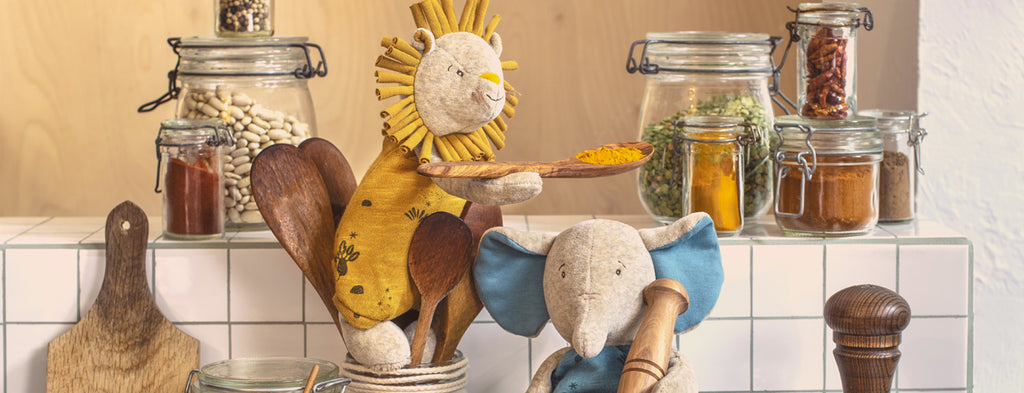 under my baobab tree collection moulin roty, a lion and an elephant making food in a kitchen